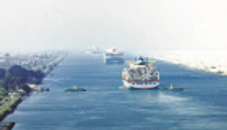 أكبر رقم في تاريخها.. قناة السويس تدفع للخزانة المصرية 4.3 مليار دولار