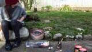 "عيون بشرية" من الحجارة في أستراليا