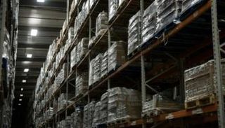 بضائع في مخزن لشركة بوسط بريطانيا