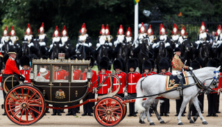 بريطانيا تحتفل بعيد ميلاد الملكة إليزابيث