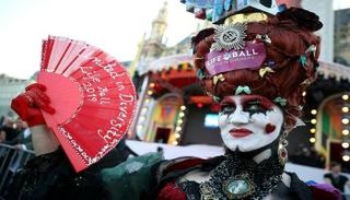 فيينا تودع حفلا راقصا يجمع تبرعات لمواجهة الإيدز