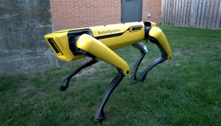 الروبوت يمكنه الركض والمرور والتسلق