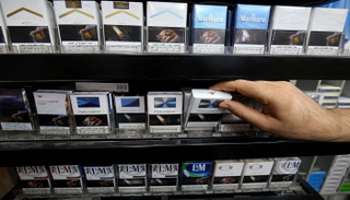 عُمان تفرض ضرائب 100% على التبغ 