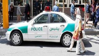 عملية مداهمة الشرطة أحد المطاعم