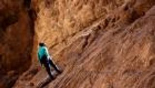 المصرية جوزفين.. تحارب ظلام العيون بتسلق الجبال