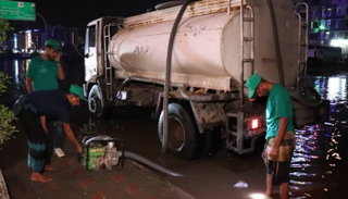 الفرق الميدانية السعودية تزيل البرك المائية في عدن