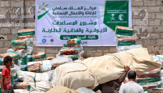 جانب من المساعدات الإيوائية والغذائية لسكان عدن ولحج