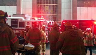 قوات المطافئ في موقع الحادث