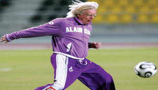 المدرب الألماني شايفر في حقبته مع العين 