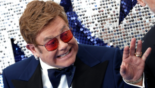 إلتون جون خلال العرض الأول لفيلم "روكيتمان" في بريطانيا