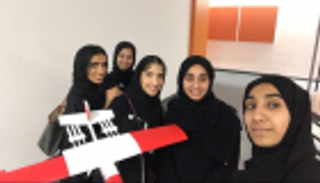 5 مبتكرات إماراتيات يخترقن السماء لاستمطار السحب 