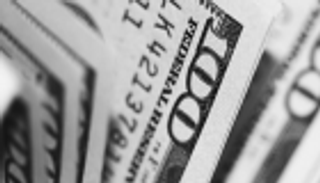 تنامي الرهانات على خفض الفائدة يهبط بالدولار