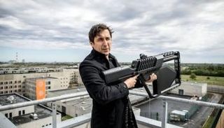 سلاح مطور للتحكم بالطائرات بدون طيار