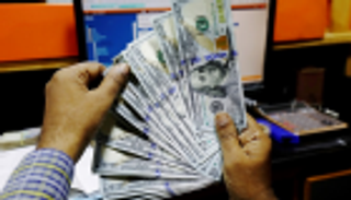 الدولار يهبط بفعل رهانات خفض الفائدة الأمريكية