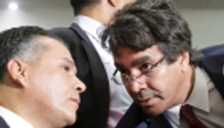 الحزب الحاكم يهدد باستعمال "القوة" للإطاحة برئيس البرلمان الجزائري