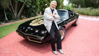 طرح معظم مقتنيات الممثل الراحل بيرت رينولدز الشخصية في مزاد