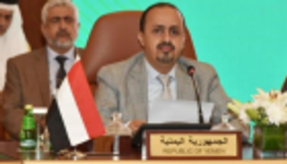 الإرياني: استهداف مطار أبها تصعيد خطير