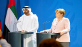 محمد بن زايد لميركل: نتطلع لتقوية العلاقات ومضاعفة التجارة