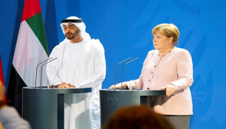 الشيخ محمد بن زايد آل نهيان خلال كلمة مشتركة مع المستشارة الألمانية