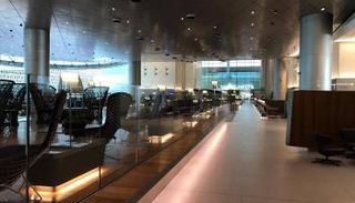 خسائر الملاحة الجوية تدفع قطر لإعادة النظر في توسعة مطار حمد