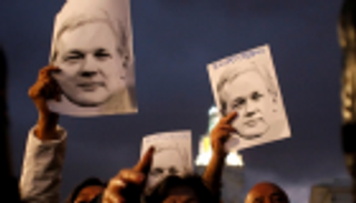 أنصار أسانج يتظاهرون بلندن احتجاجا على ترحيله لواشنطن