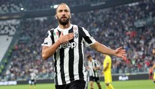 جونزالو هيجوايين   