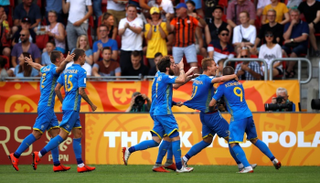 فرحة شباب أوكرانيا بالفوز