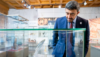 عبدالله بن زايد يزور المتحف الوطني التاريخي في بلغاريا