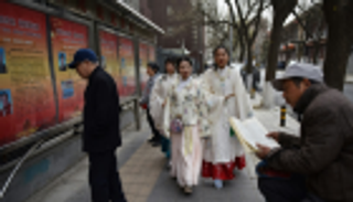 "هانفو".. زي تقليدي يستعيد مجده في الصين 