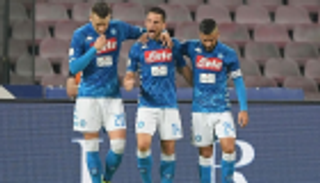 نابولي يحدد سعر التعاقد مع نجم منتخب الجزائر