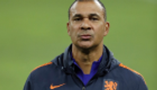 نجم ميلان السابق ينتقد طريقة الإنفاق في النادي