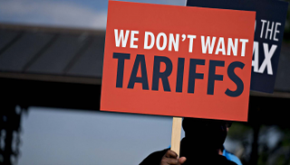 شعار الحملة.. لا نريد التعريفات الجمركية 