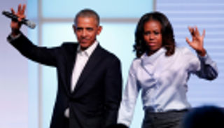 عائلة أوباما تمضي عطلتها في جزيرة فرنسية