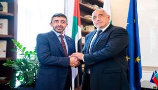 الشيخ عبدالله بن زايد ورئيس وزراء بلغاريا خلال لقاء اليوم 