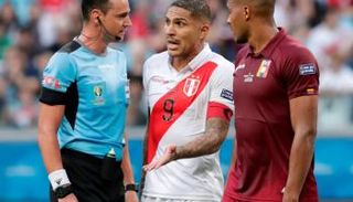 من مباراة بيرو وفنزويلا