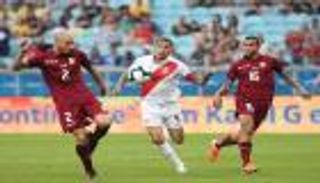 بيرو تكتفي بالتعادل أمام فنزويلا في مباراة "تقنية الفيديو"