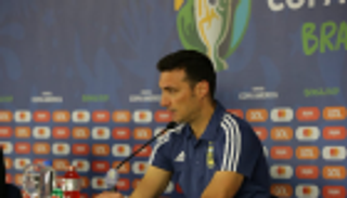 سكالوني يرفض إلقاء اللوم على لاعبي الأرجنتين