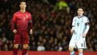 كريستيانو رونالدو يجبر الجماهير على السخرية من ميسي