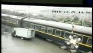 5 قتلى باصطدام قطار بسيارة في بولندا