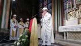 "نوتردام حية".. الترانيم تعود لكاتدرائية باريس