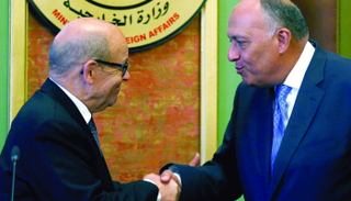 لقاء سابق بين وزير الخارجية المصري ونظيره الفرنسي