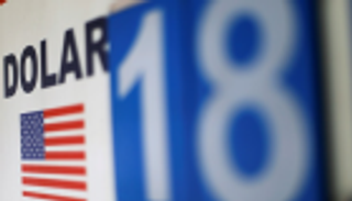 الدولار عند أعلى مستوى في أسبوعين بعد بيانات اقتصادية