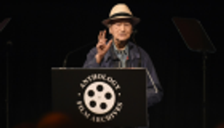 دفن رماد السينمائي جوناس ميكاس بمسقط رأسه في ليتوانيا