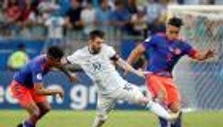 فالكاو يدافع عن ميسي "الأفضل في العالم"