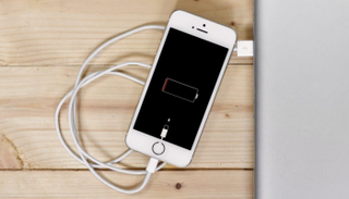 آيفون 6 مع شاحن من نوع lightning