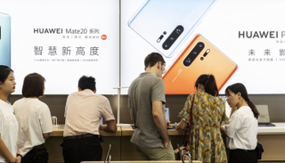 هواوي تستعد لتراجع 60٪ في شحنات الهواتف