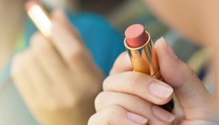 معظم الإصابات ناجمة عن ابتلاع الأطفال منتجات العناية الشخصية