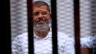وفاة الرئيس المصري المعزول محمد مرسي بأزمة قلبية أثناء محاكمته