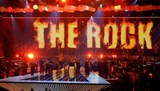 منح "ذا روك" جائزة الجيل خلال حفل جوائز "إم تي في" الأمريكية