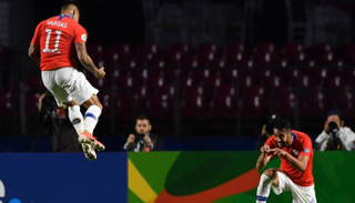 من مباراة تشيلي واليابان